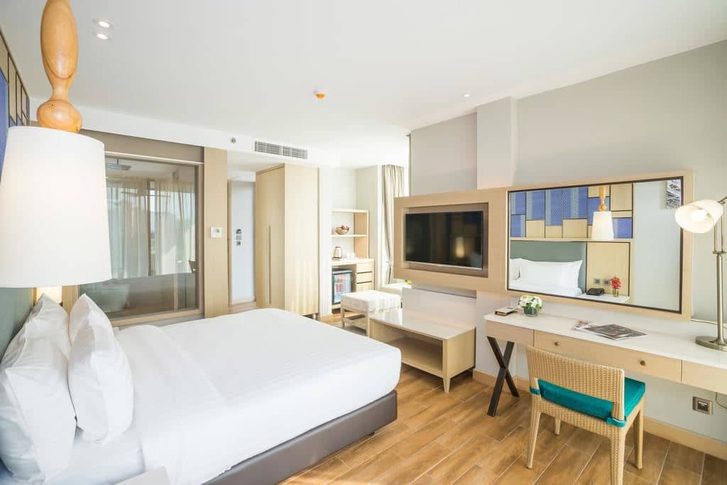 rooms-deluxe-jacuzzi-room