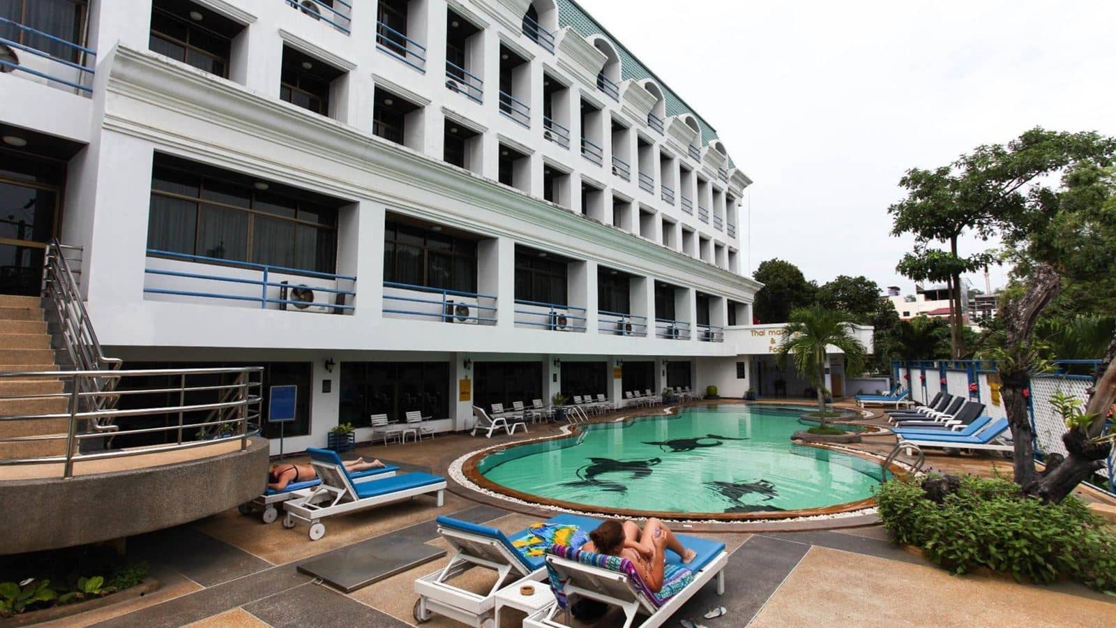 pools-outdoor-pool