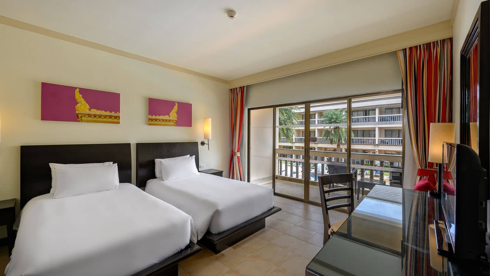 rooms-2-broom-family-suite