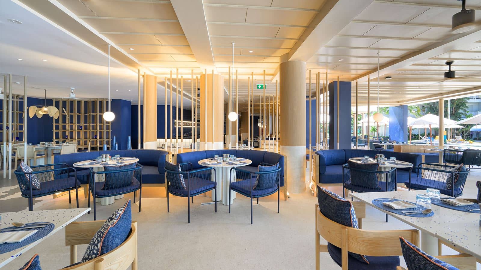 restaurants-escape-pool-club