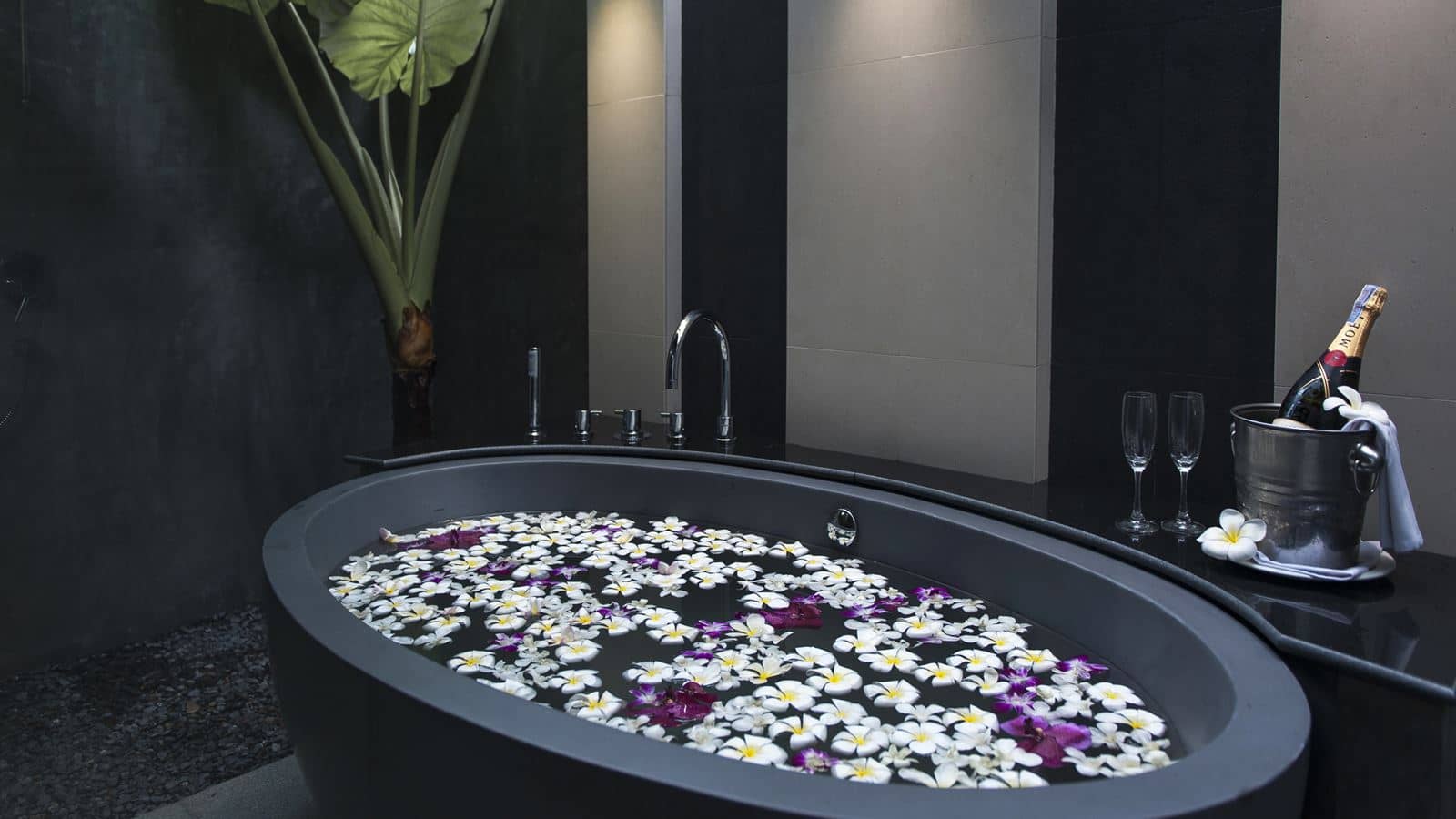 rooms-deluxe-regency-rooms
