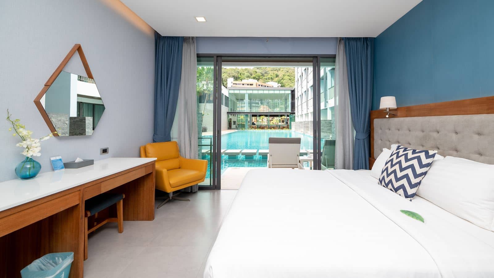 rooms-deluxe-pool-access