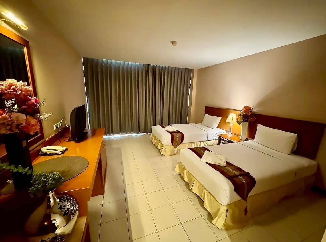 rooms-superior-poolview