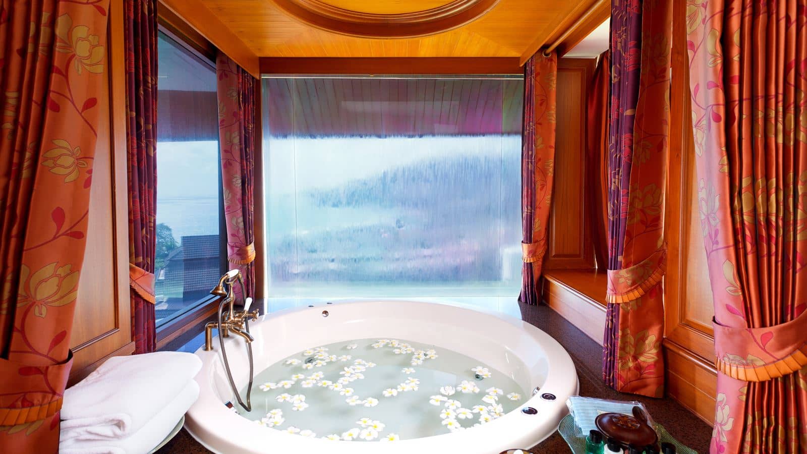 rooms-romantic-suite