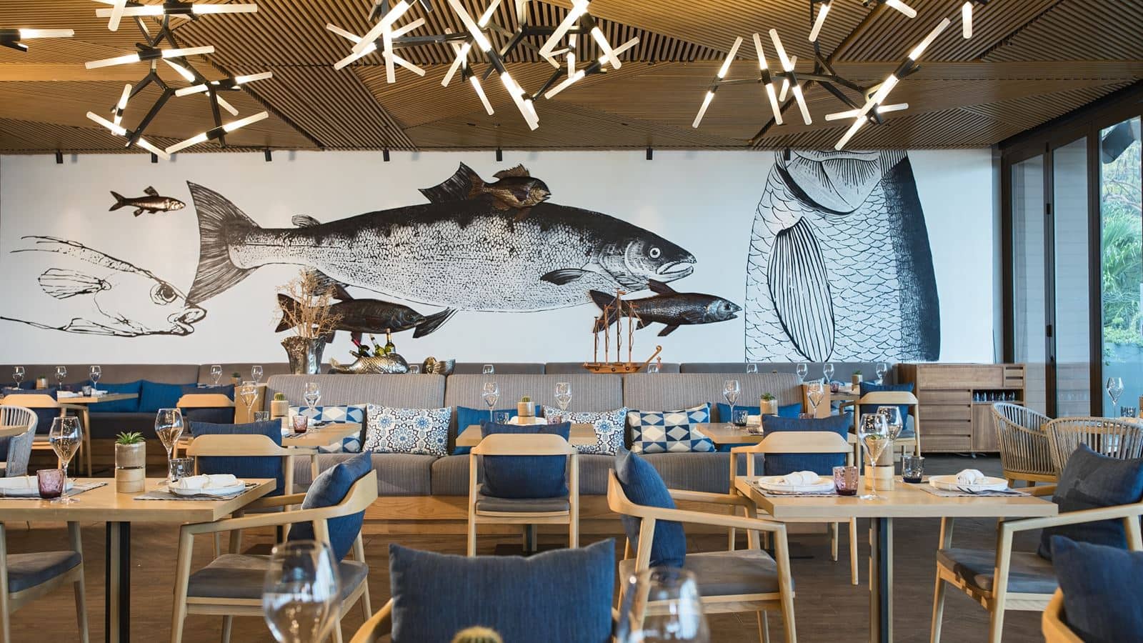 restaurants-pebbles-bar-and-grill