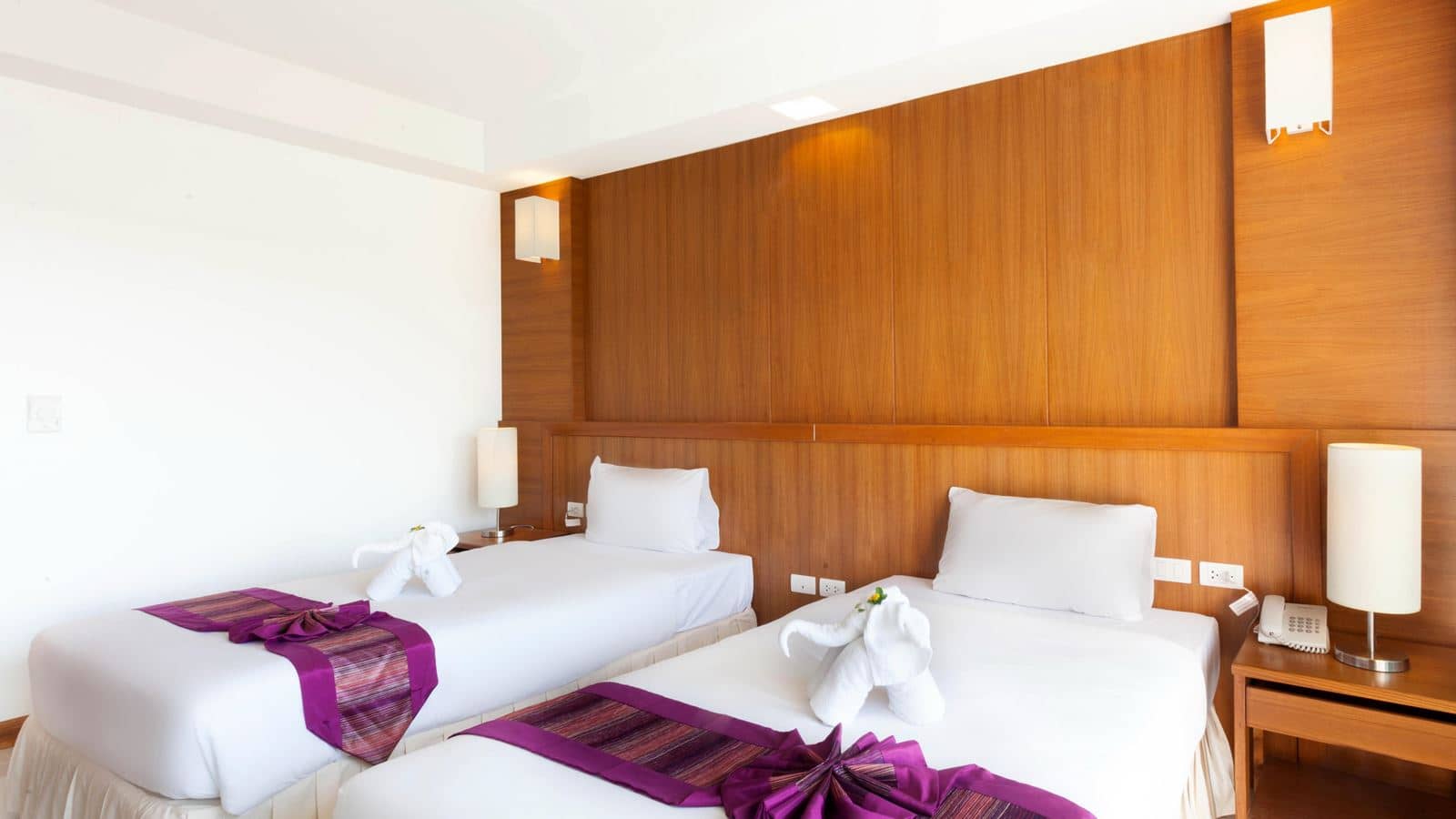 rooms-deluxe-room