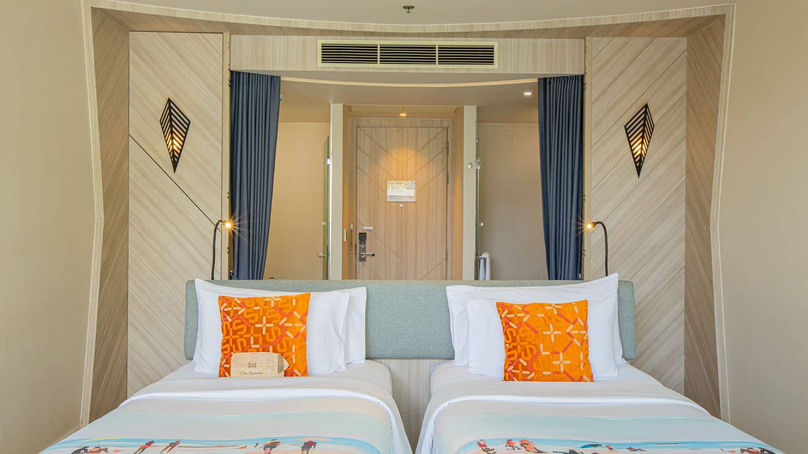 rooms-sis-over-the-stella-pool