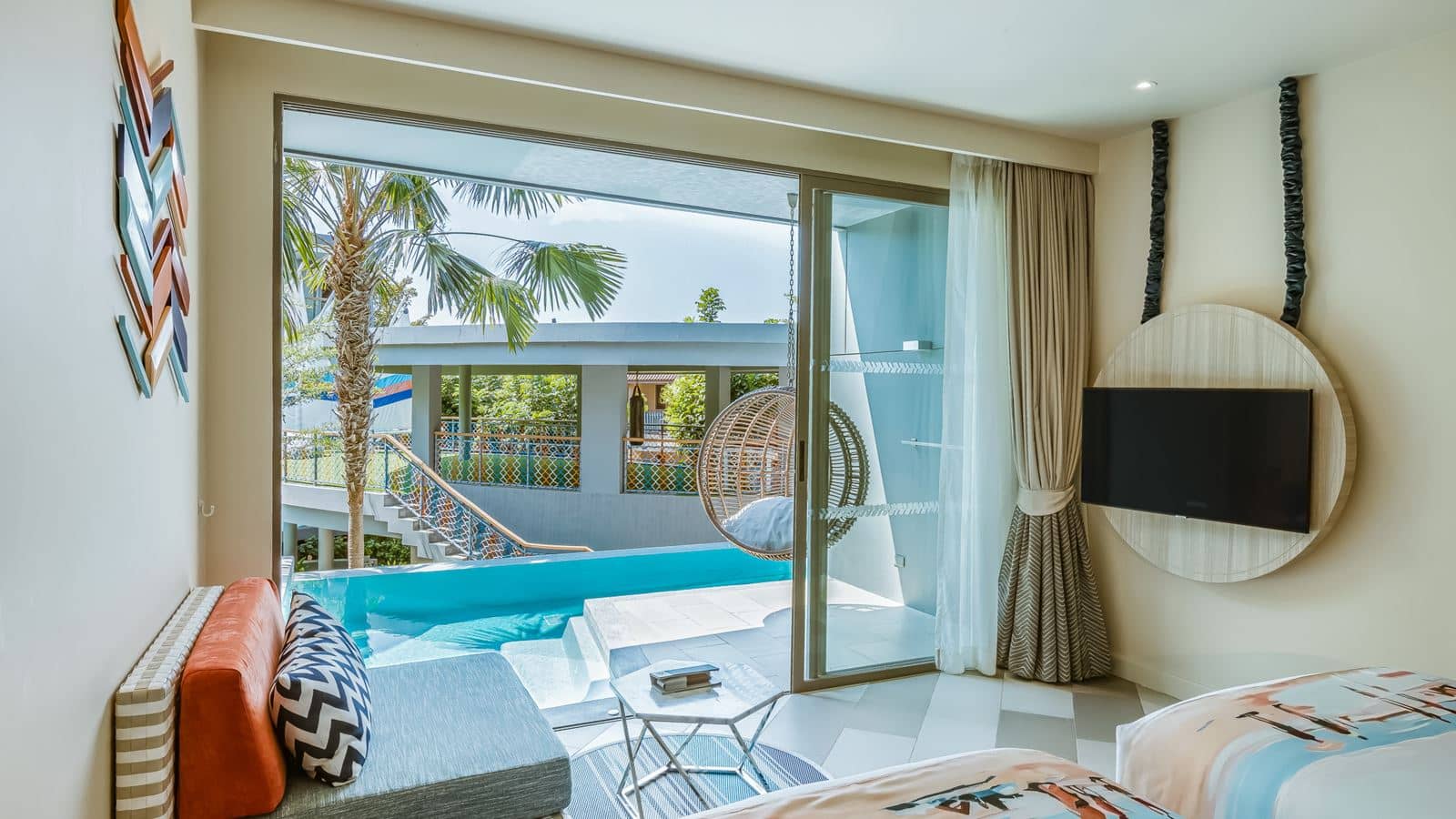 rooms-sis-jacuzzi-pool