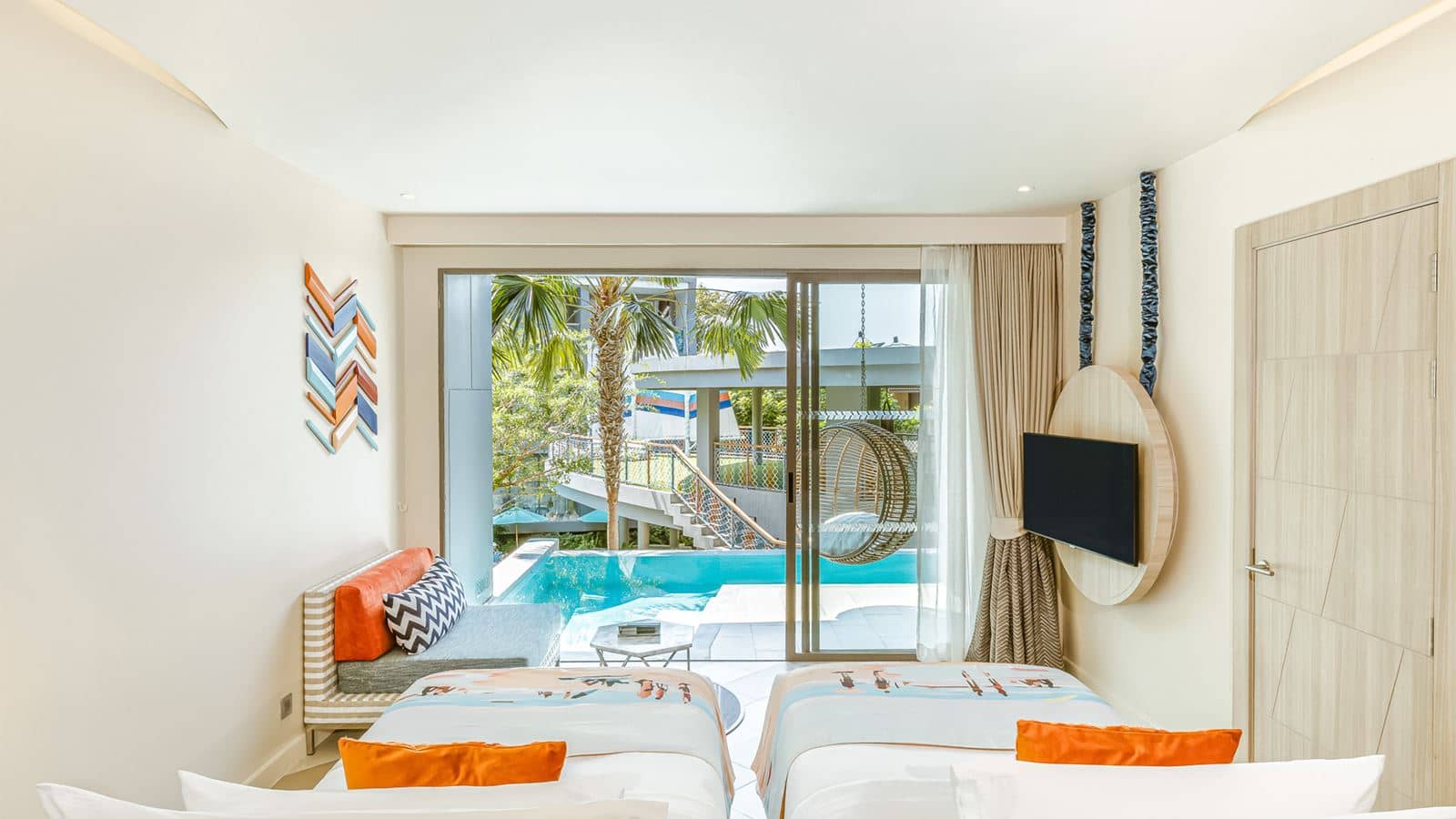 rooms-sis-jacuzzi-pool