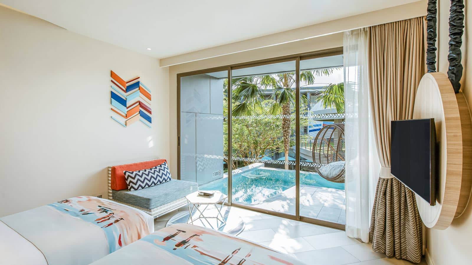 rooms-sis-jacuzzi-pool