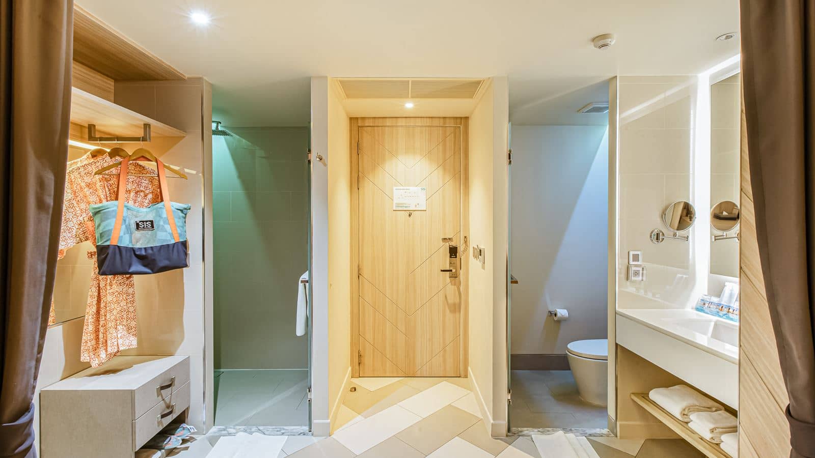 rooms-sis-jacuzzi-pool