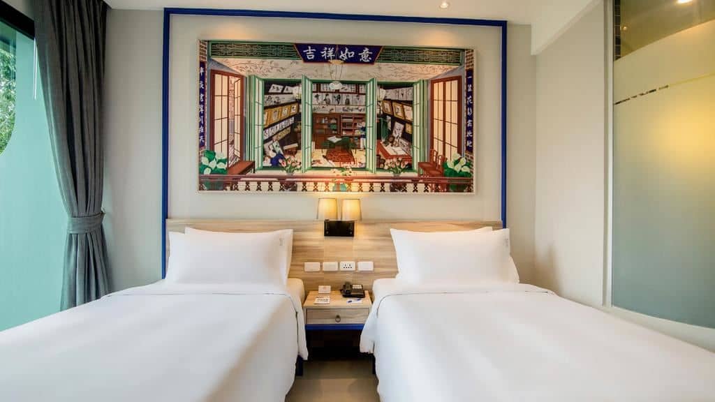 rooms-deluxe-pool-access-child-sharing-bed
