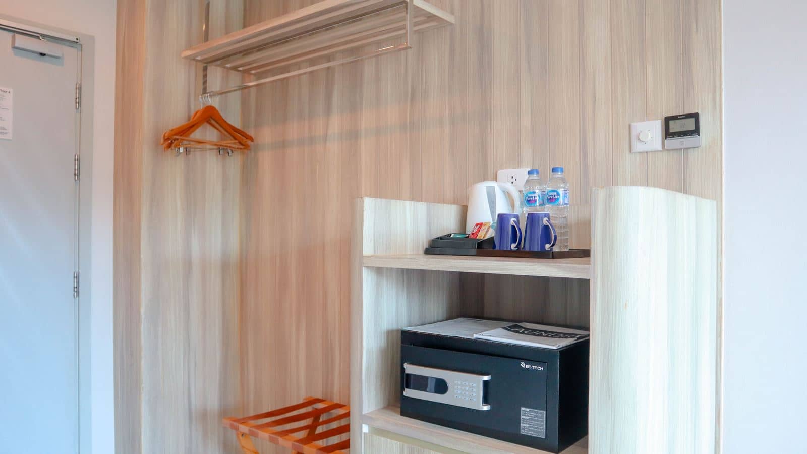 rooms-superior-pool-view-child-sharing-bed