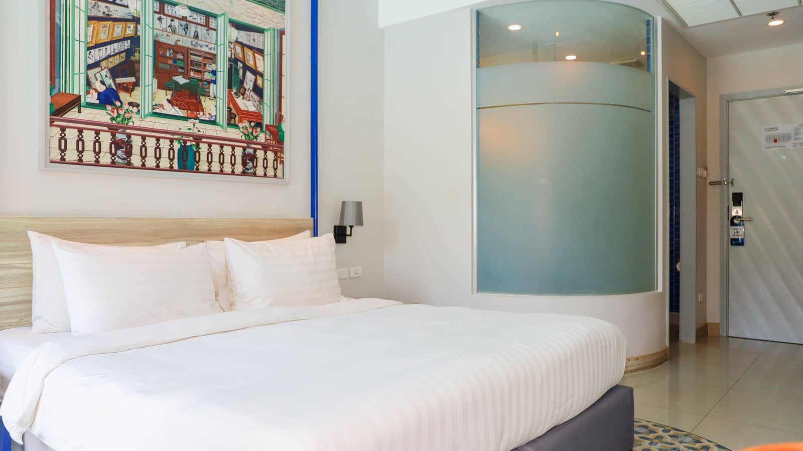 rooms-deluxe-pool-access-child-sharing-bed