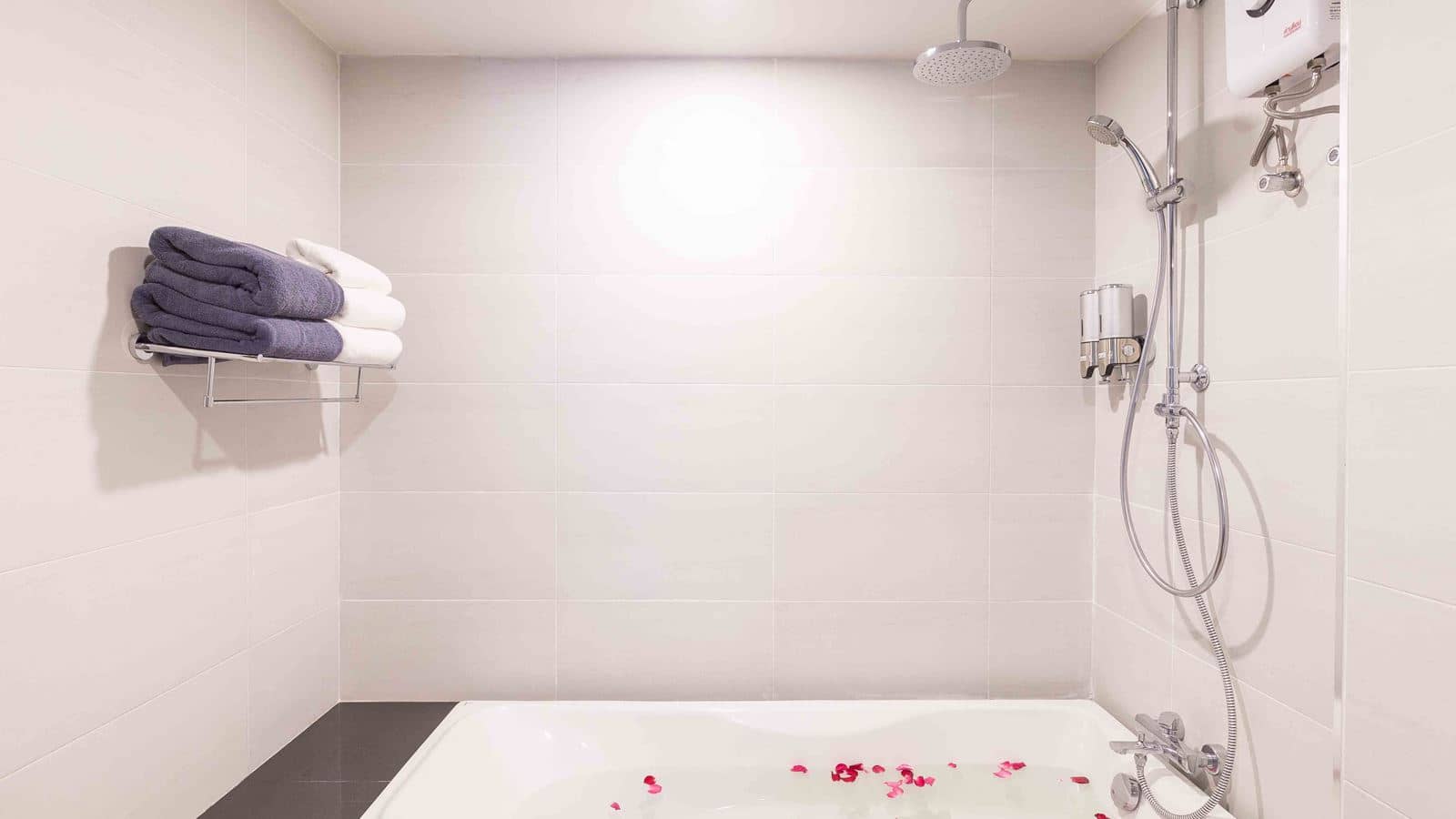 rooms-grand-deluxe-pool-access