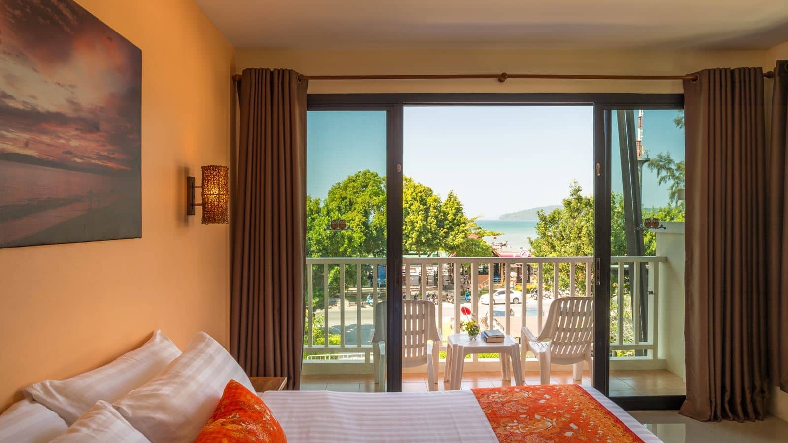 rooms-deluxe-room