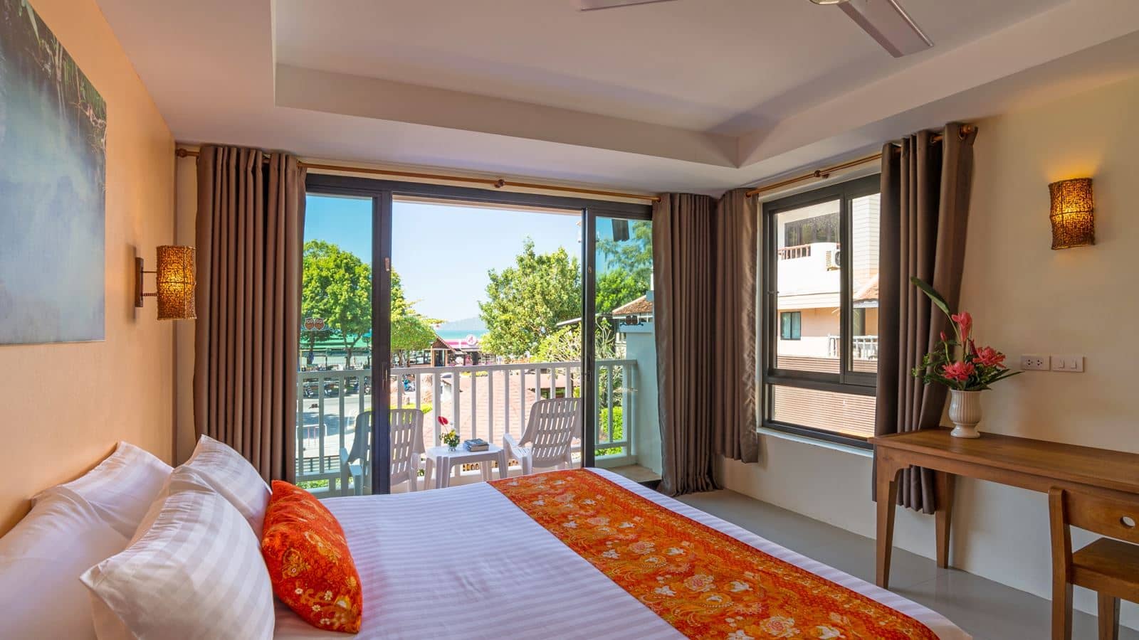 rooms-deluxe-room