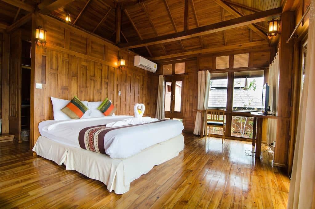rooms-deluxe-front-side