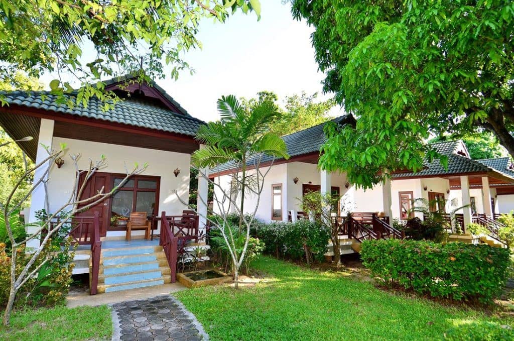rooms-poolside-bungalow