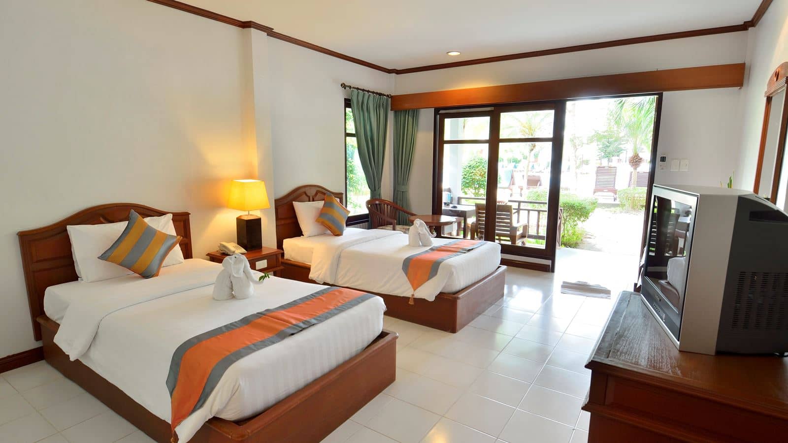 rooms-poolside-bungalow