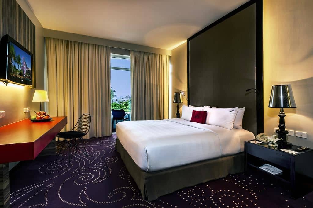 rooms-deluxe-room