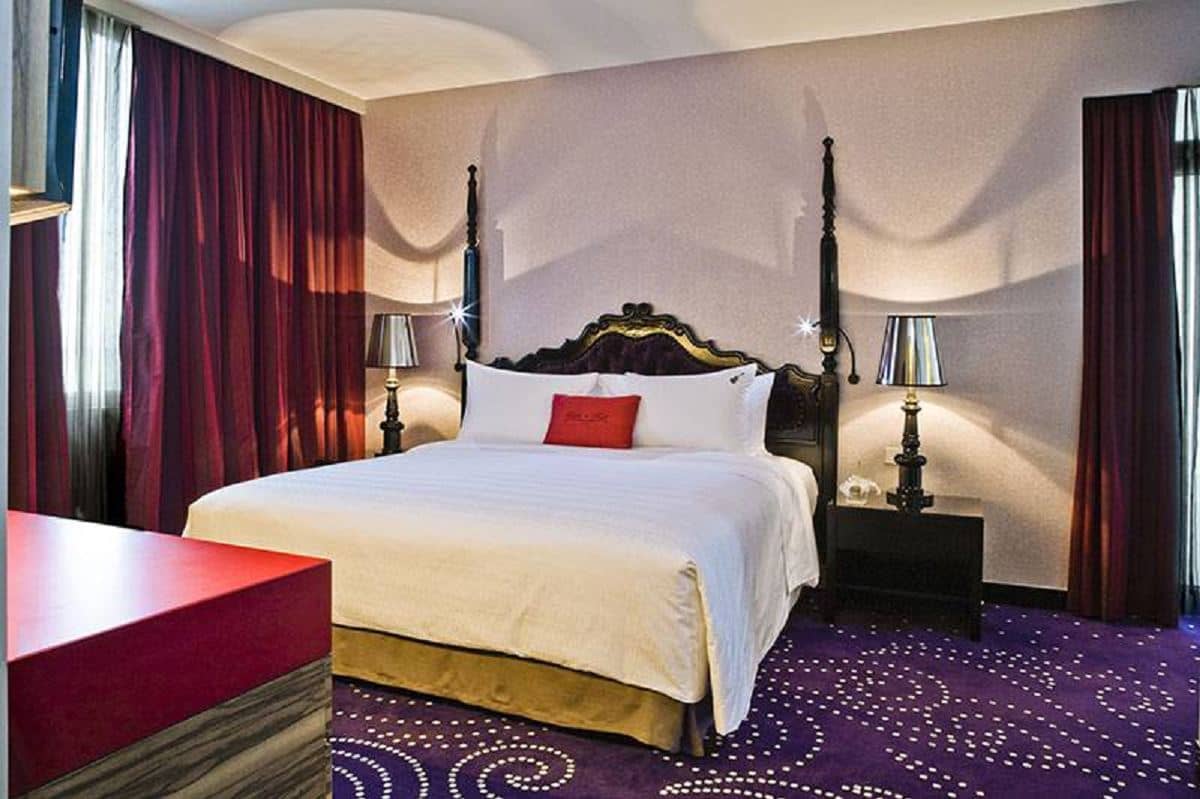 rooms-king-suite