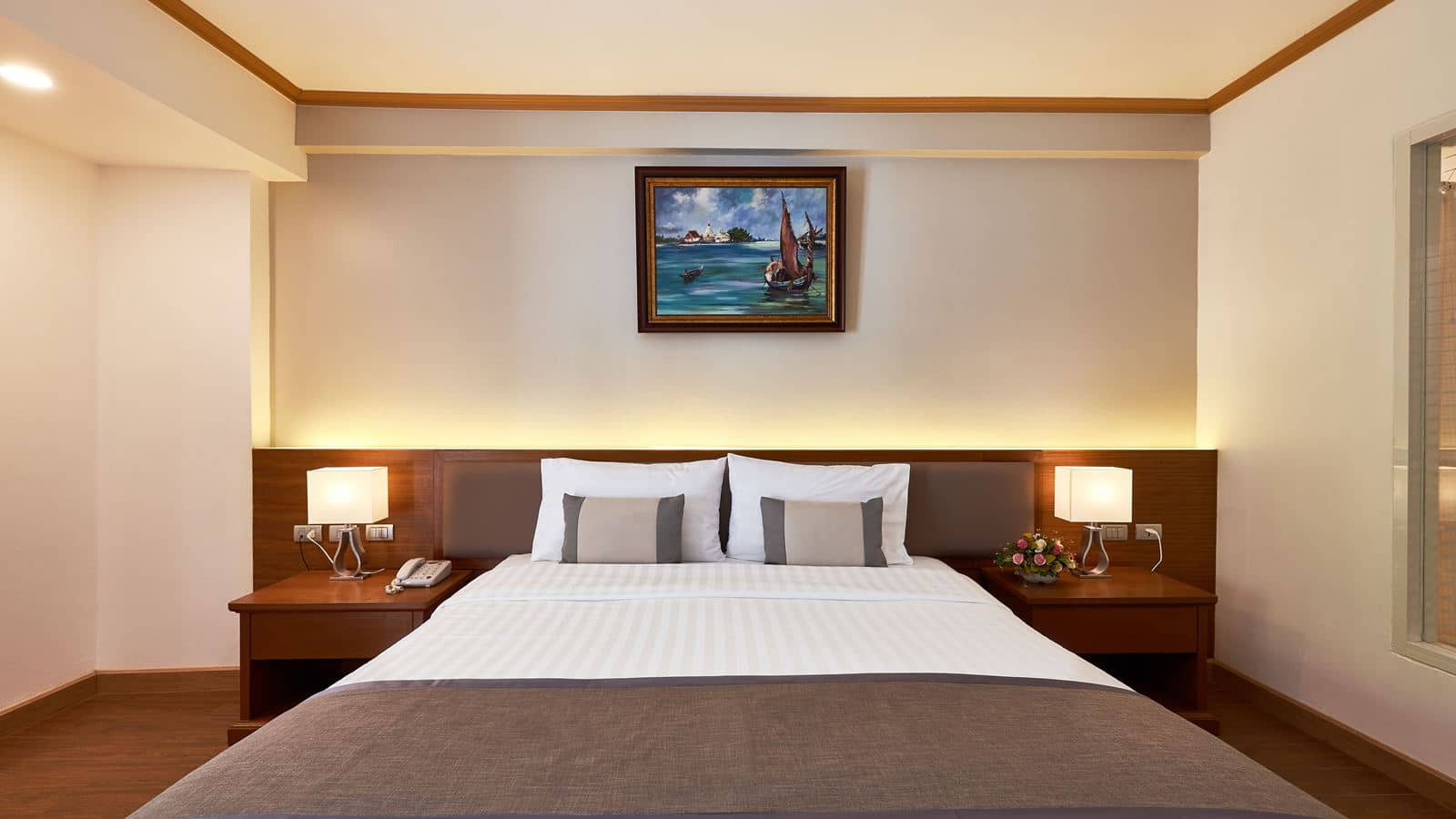 rooms-deluxe-room