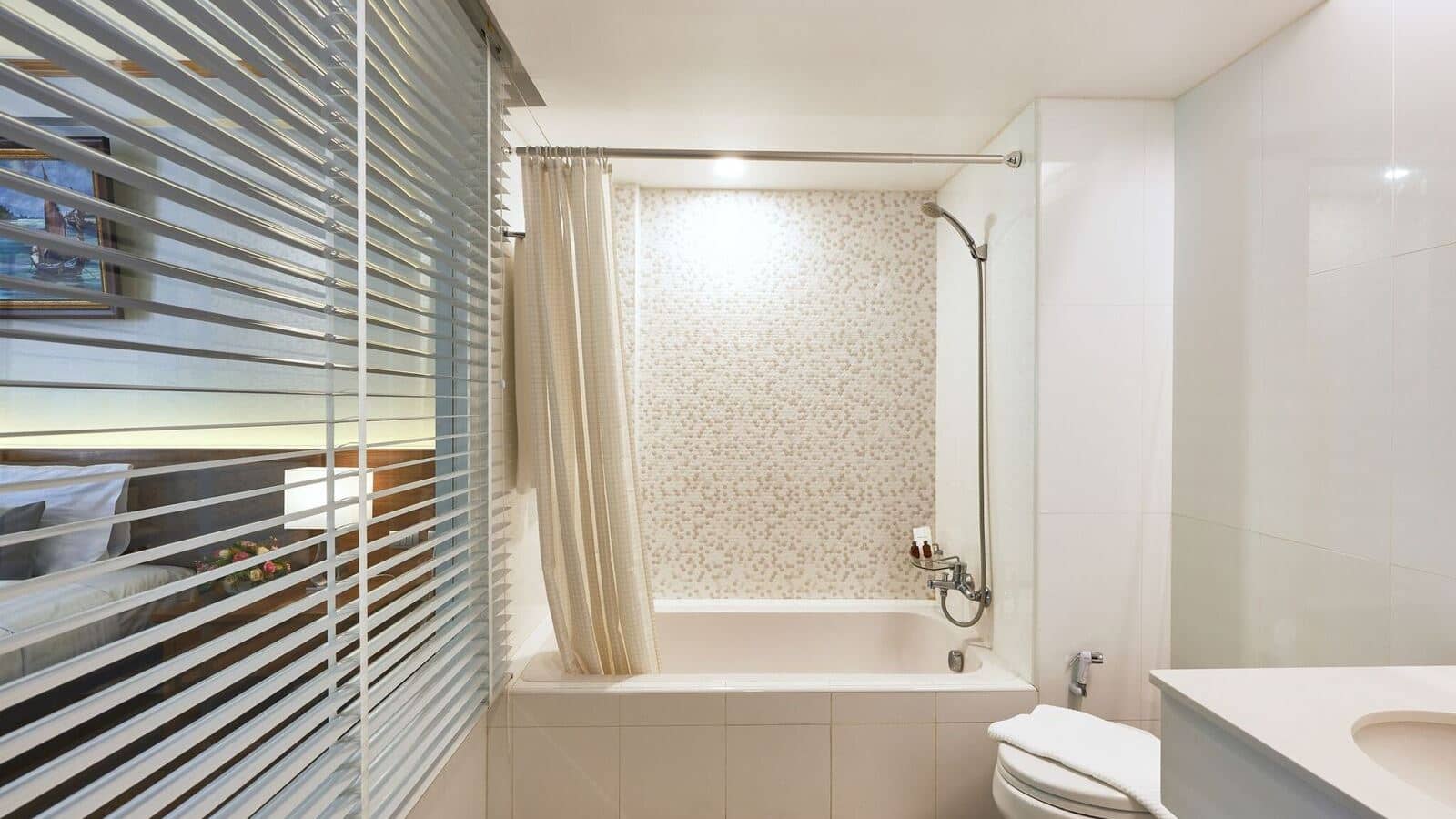 rooms-deluxe-room