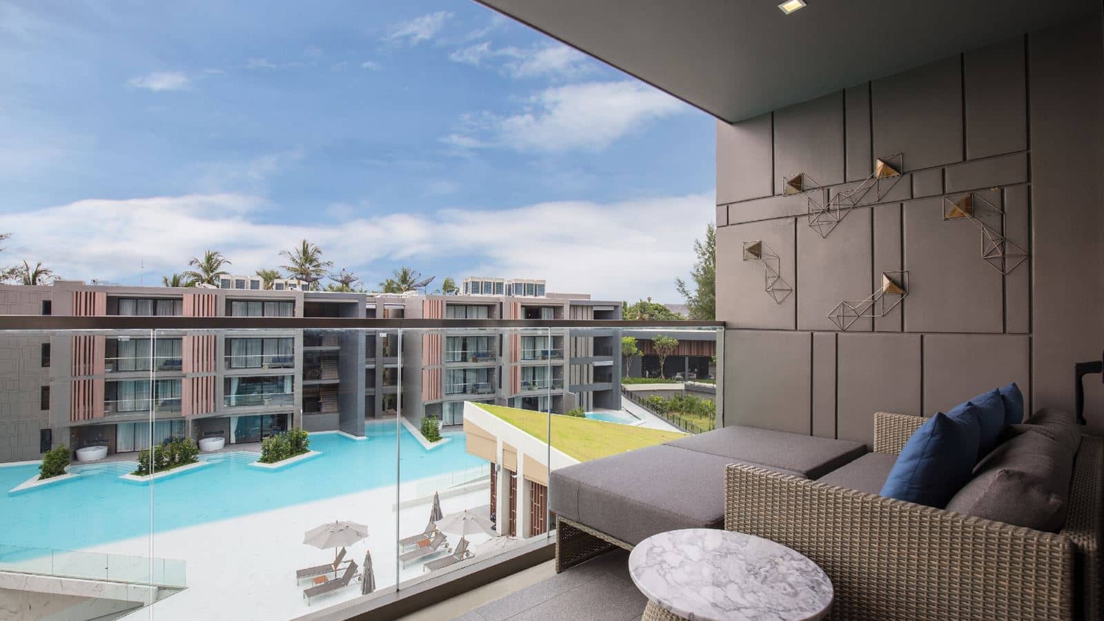 rooms-deluxe-oceanside
