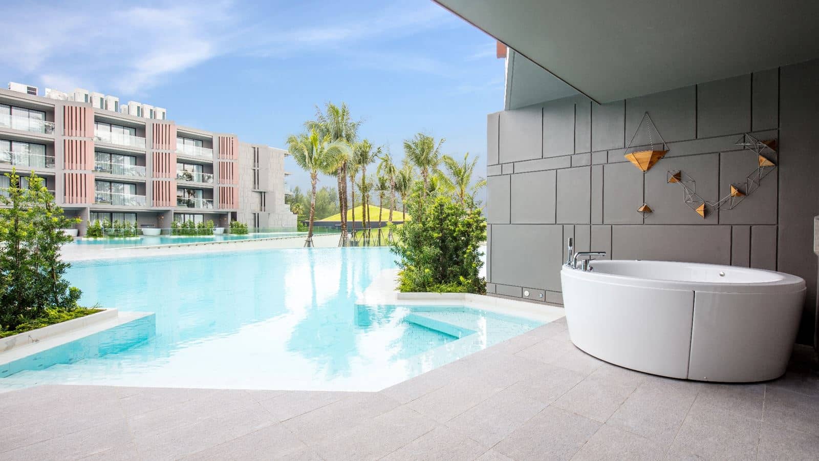 rooms-pool-access-grand