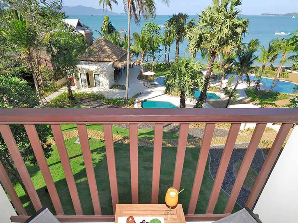 rooms-standard-1-queen-bed-sea-view