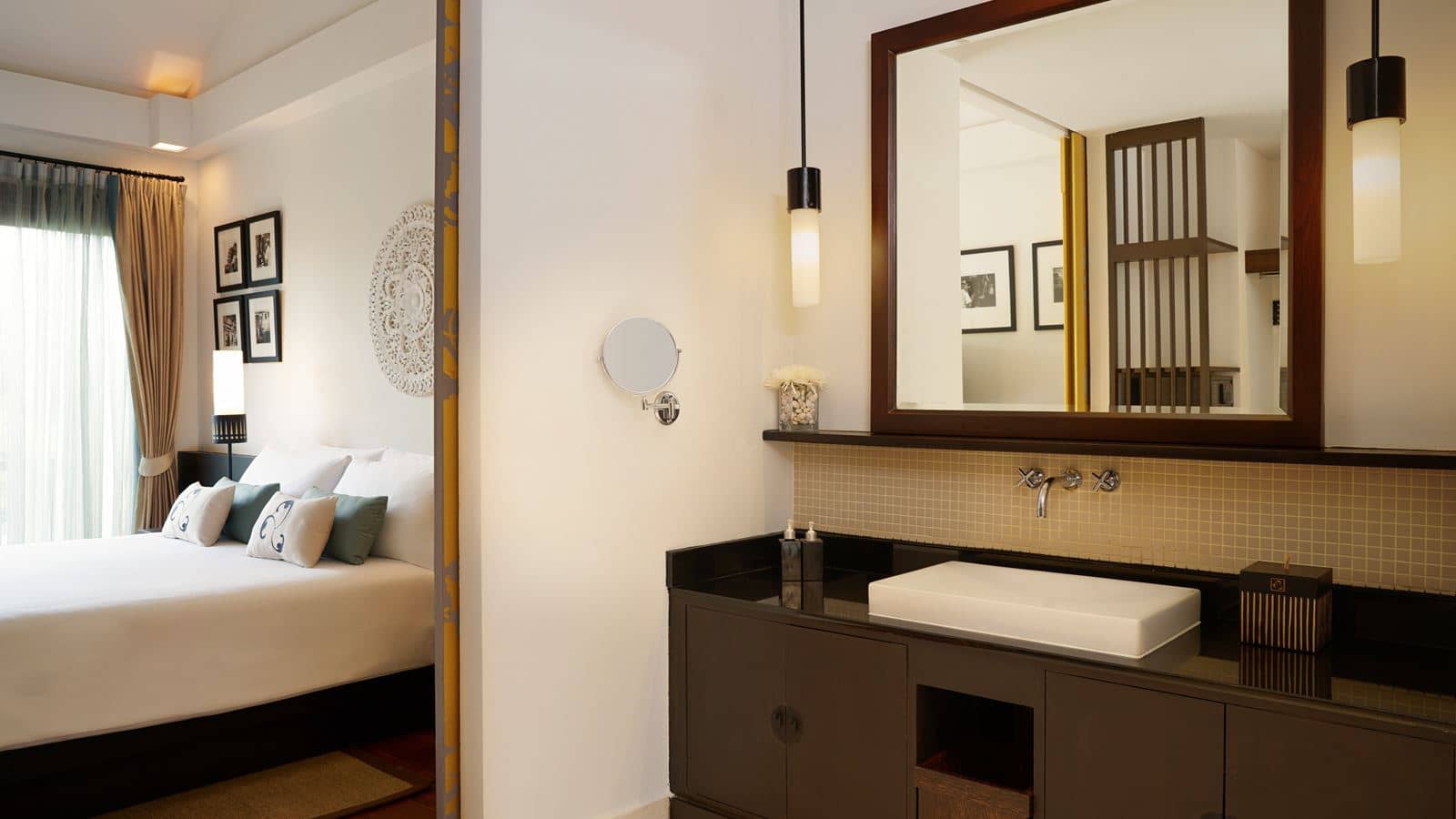 rooms-junior-suite-with-pool-view