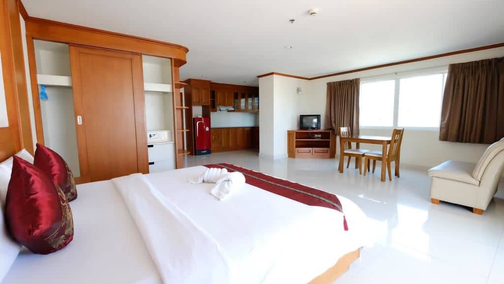 rooms-deluxe-room