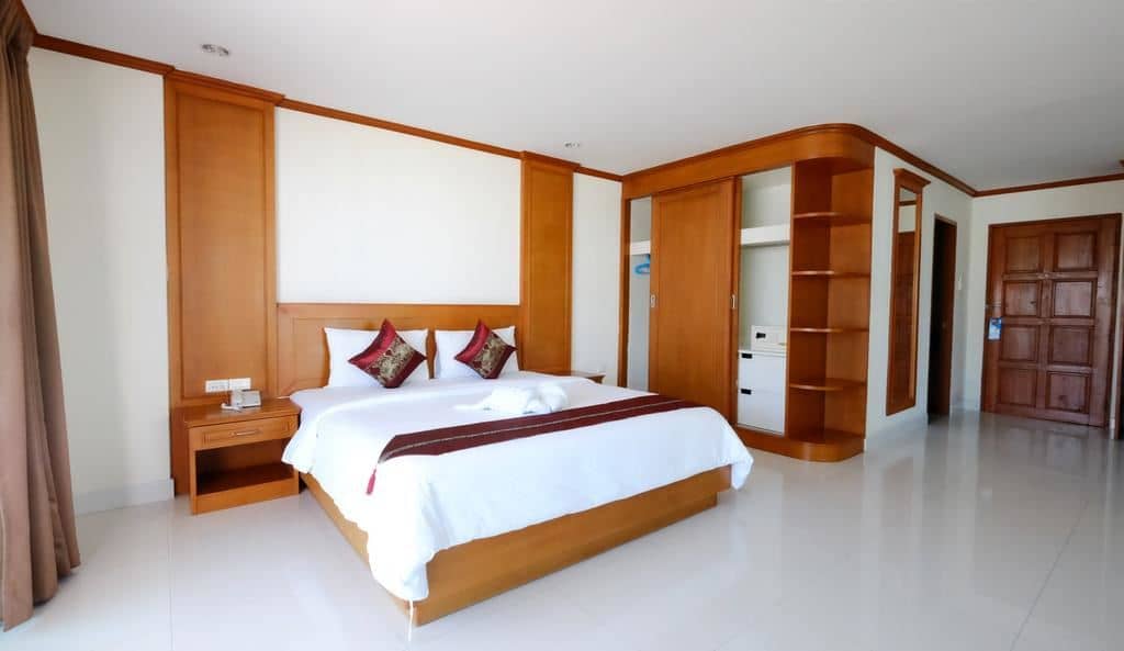 rooms-deluxe-room