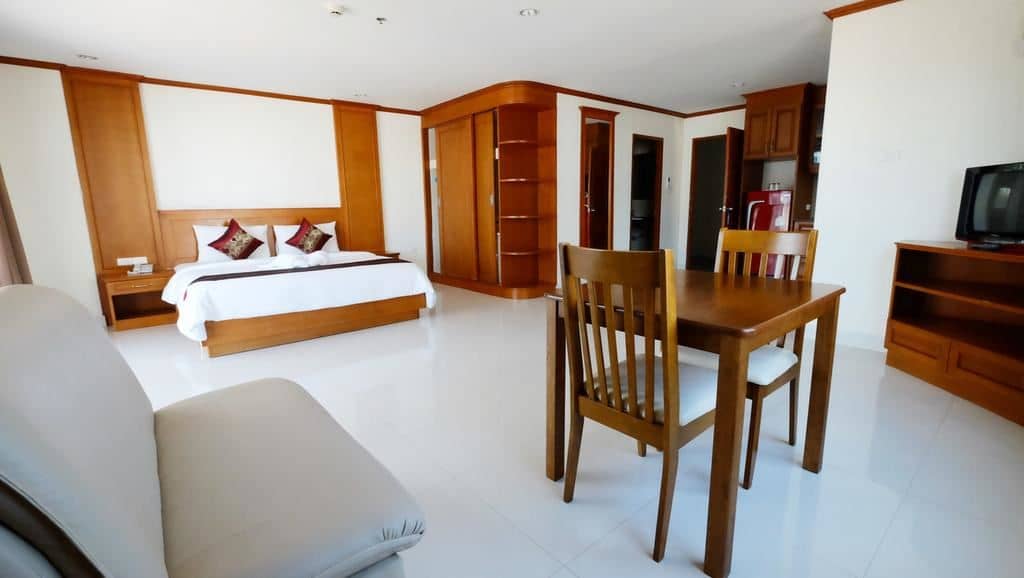 rooms-deluxe-room