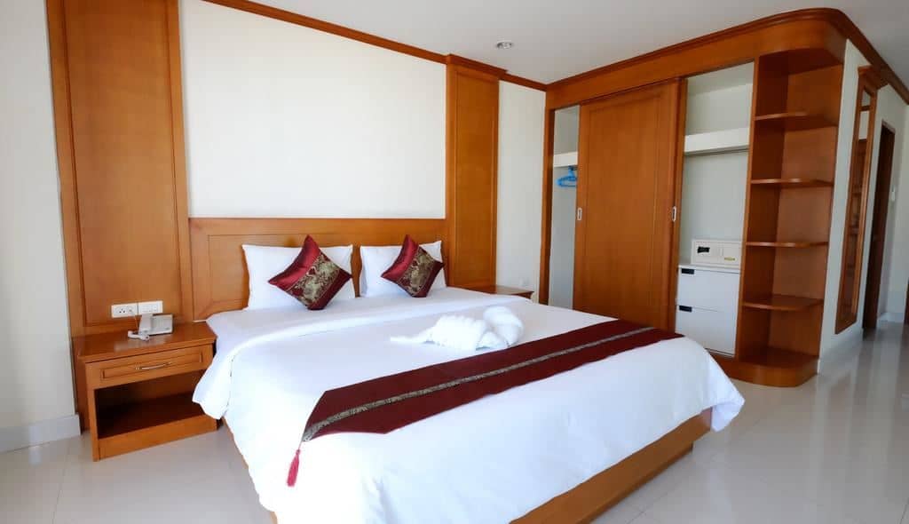 rooms-deluxe-room