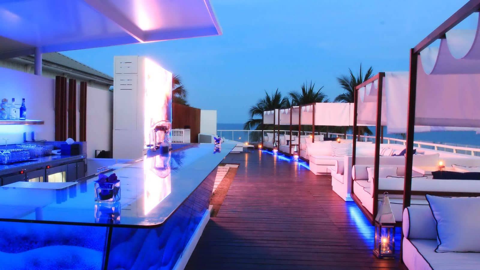 restaurants-azure-bar