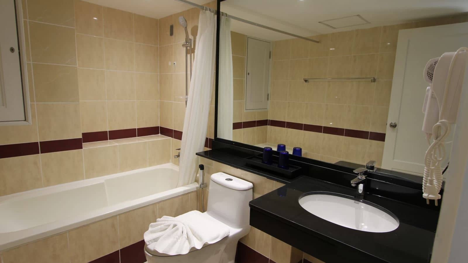 rooms-deluxe-room