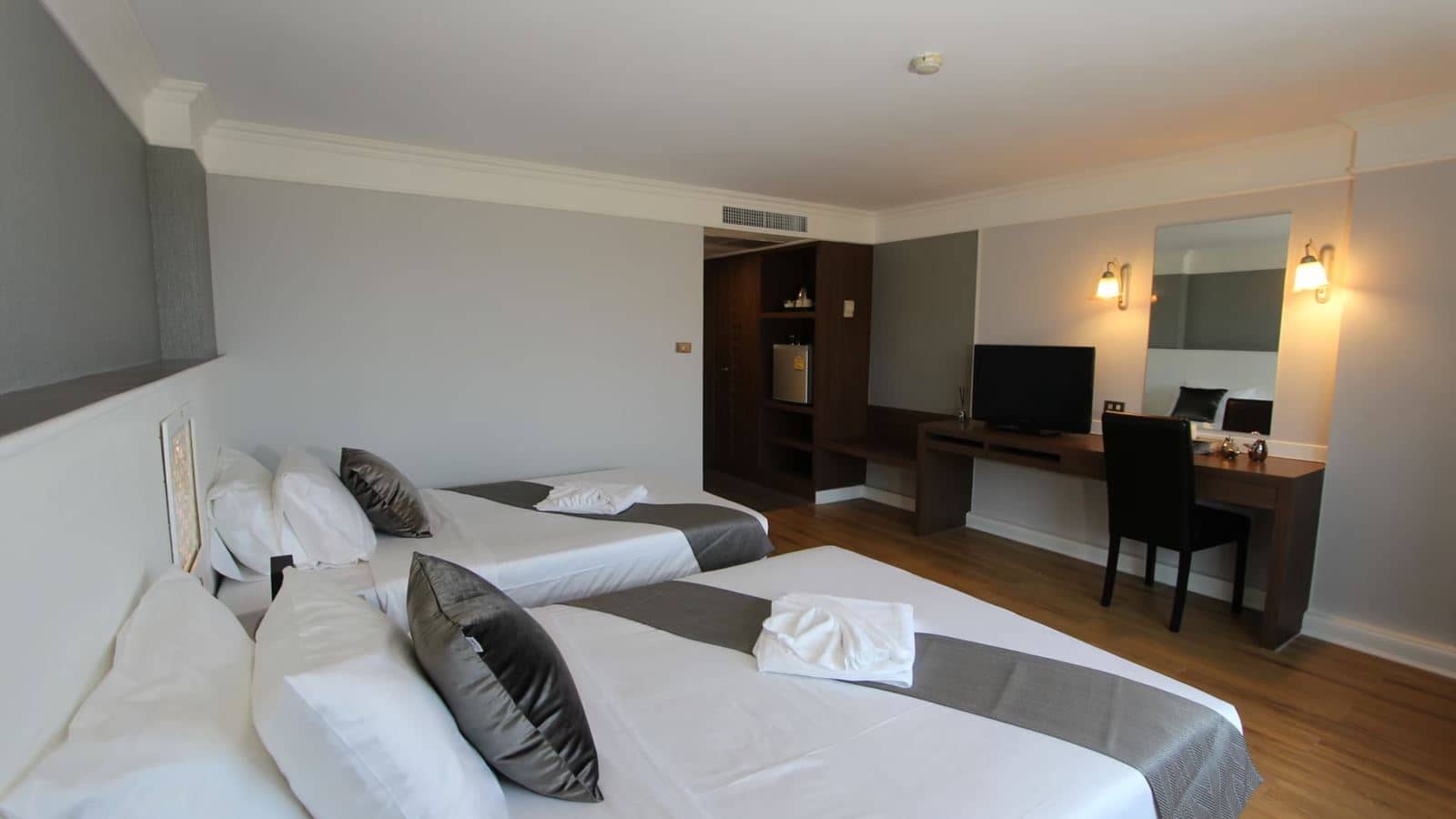 rooms-deluxe-room