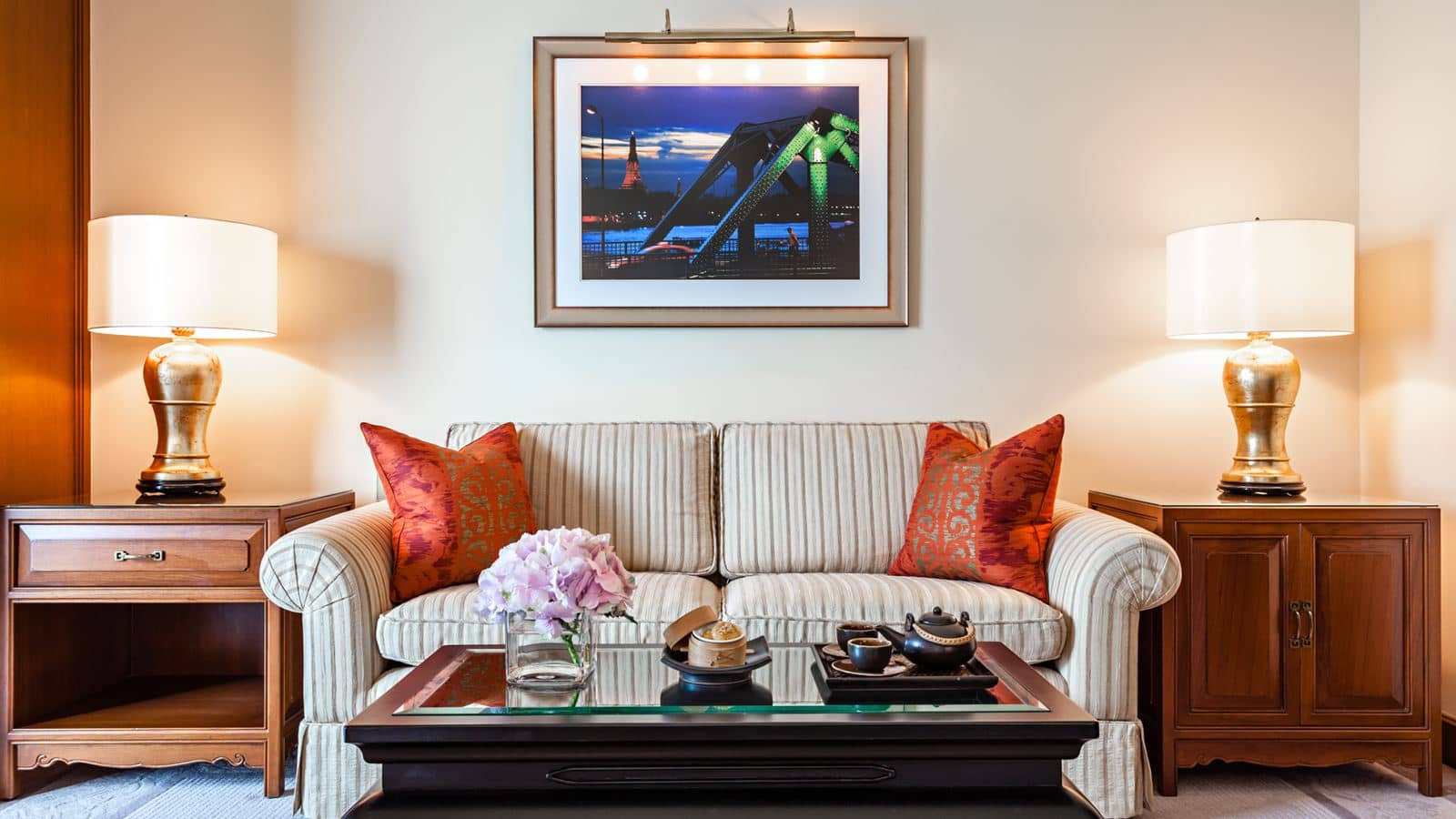 rooms-deluxe-room