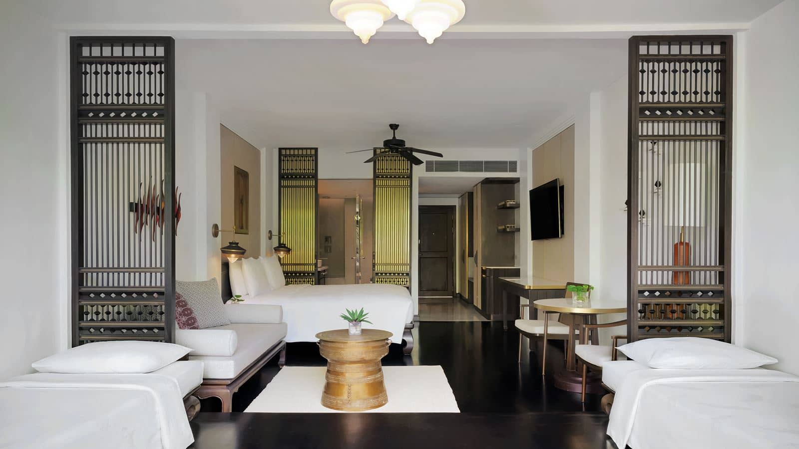 rooms-family-pool-access-studio