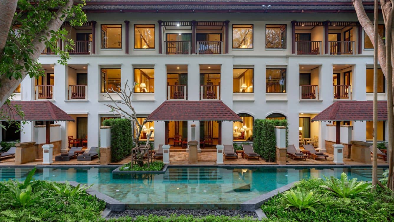 rooms-grande-premium-pool-access