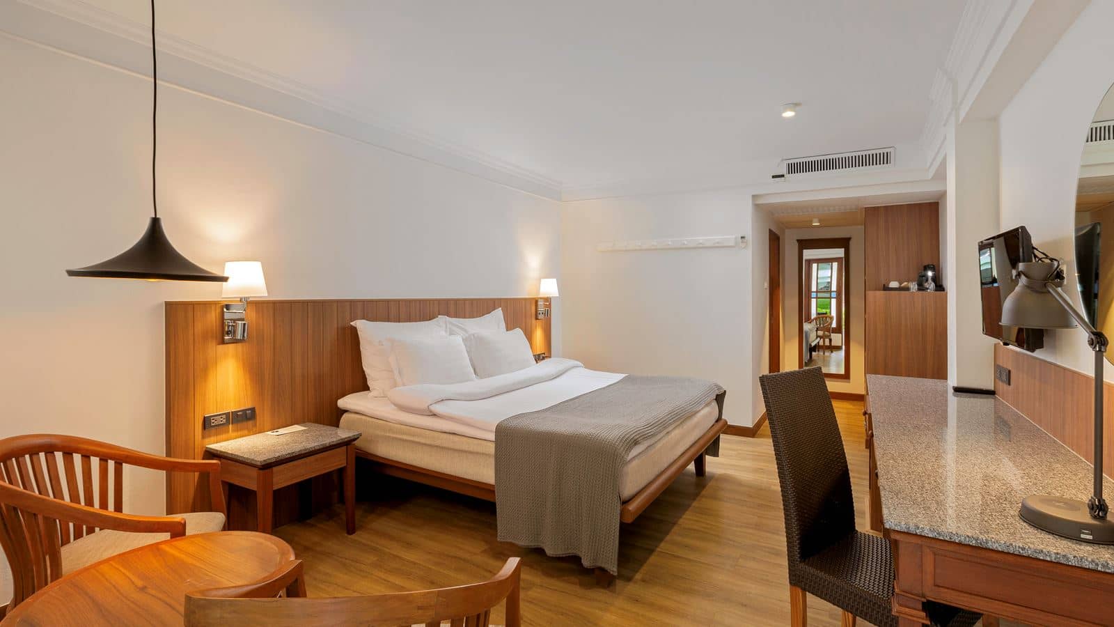 rooms-deluxe-ground-terrace