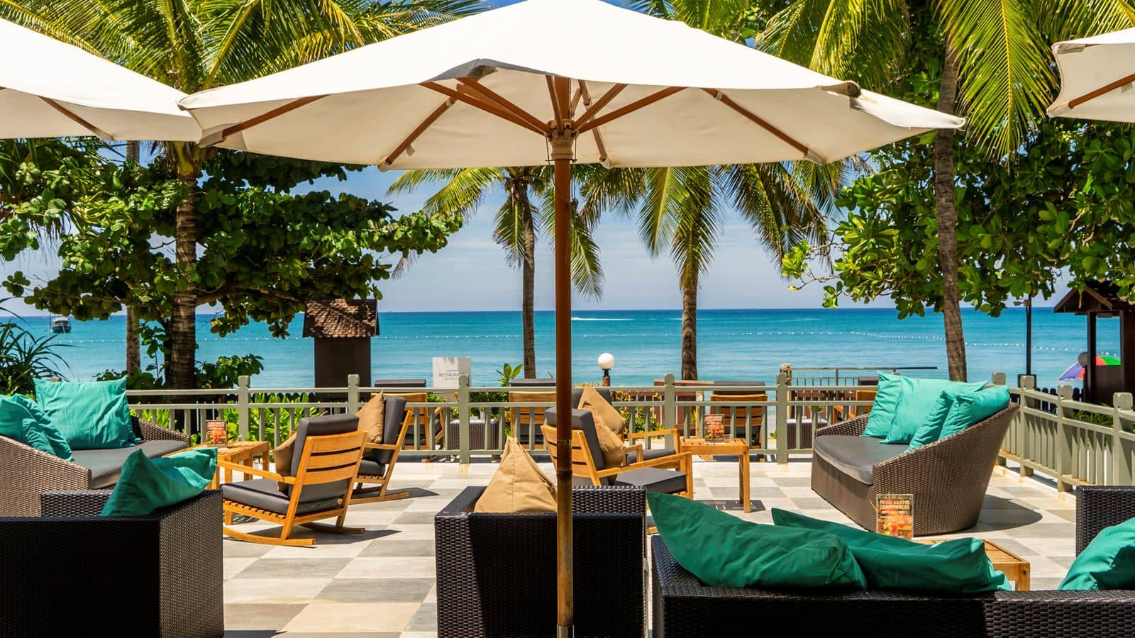 restaurants-restaurant-by-the-sea
