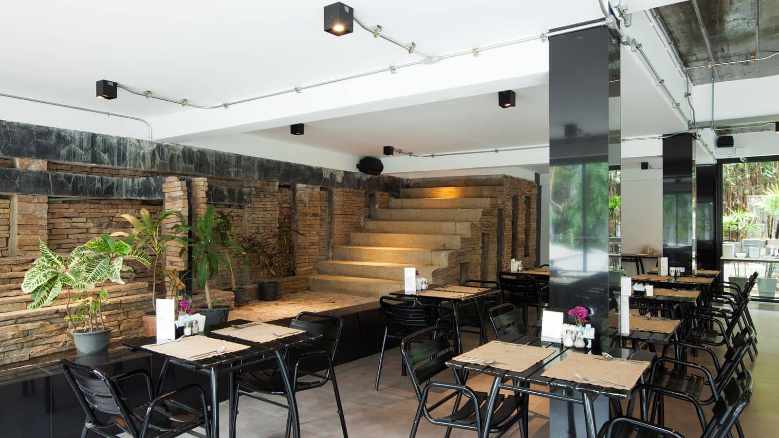 restaurants-bird-of-paradise-restaurant
