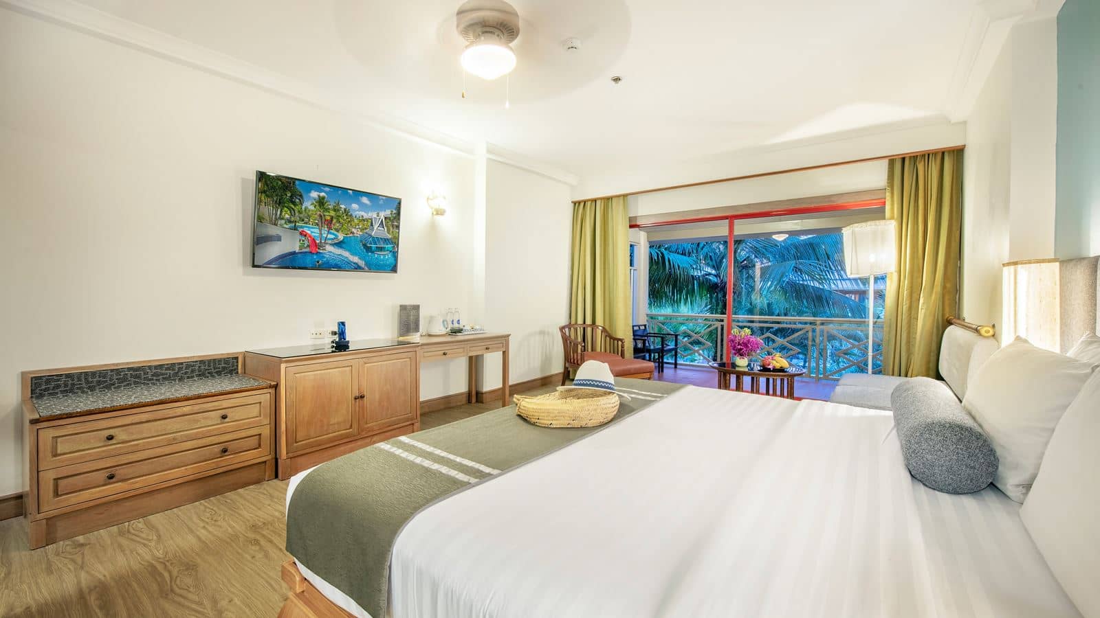 rooms-deluxe-room