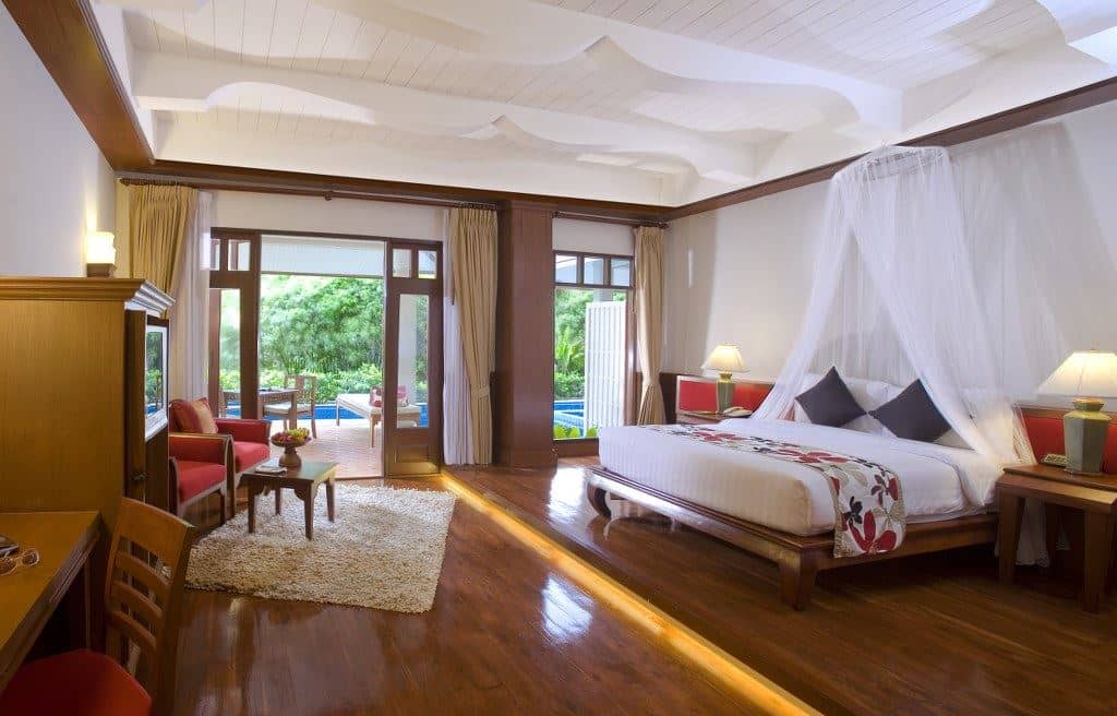 rooms-deluxe-pool-access-room