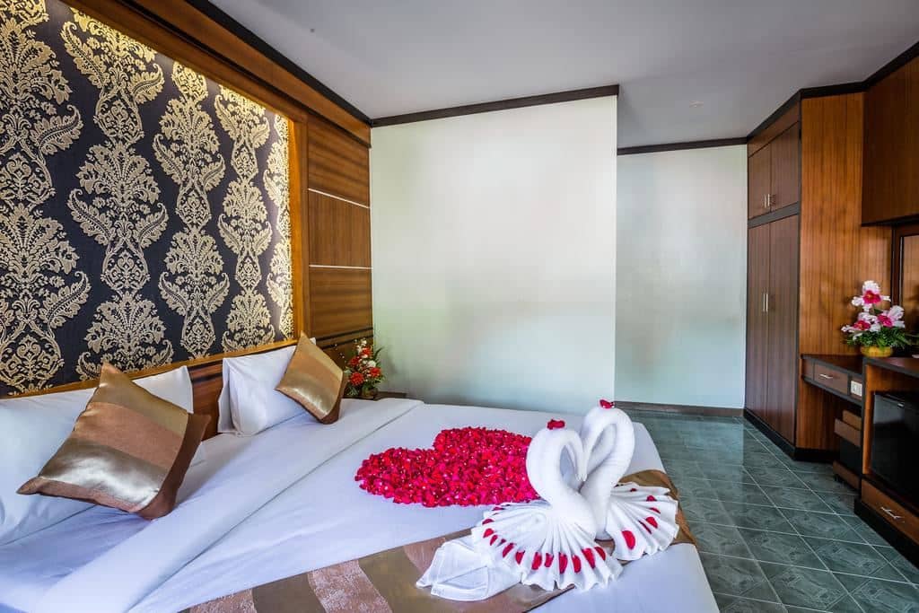 rooms-deluxe-bungalow