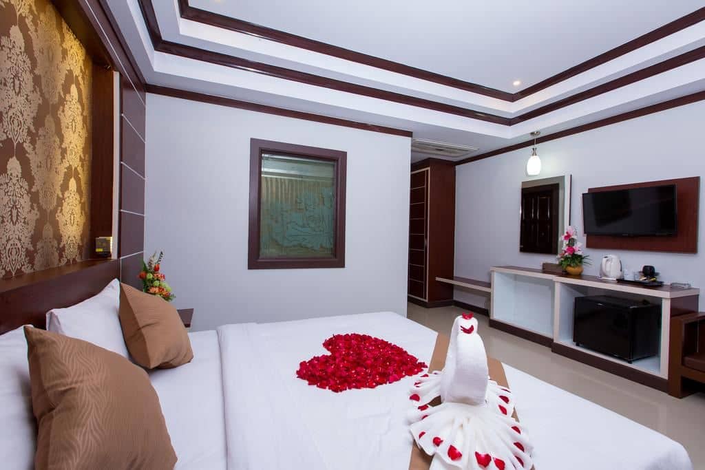 rooms-deluxe-room