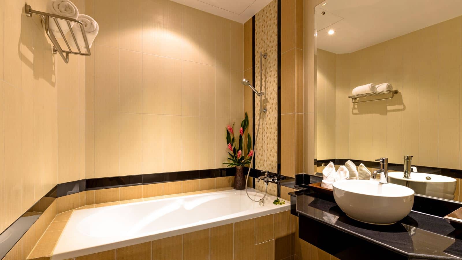 rooms-grand-deluxe-pool-view